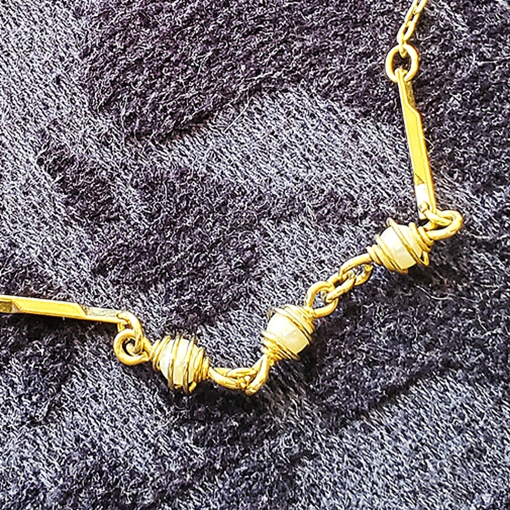 Vintage - Necklace "Delicately Yours" Gold-Tone & Faux Pearls - NWOT